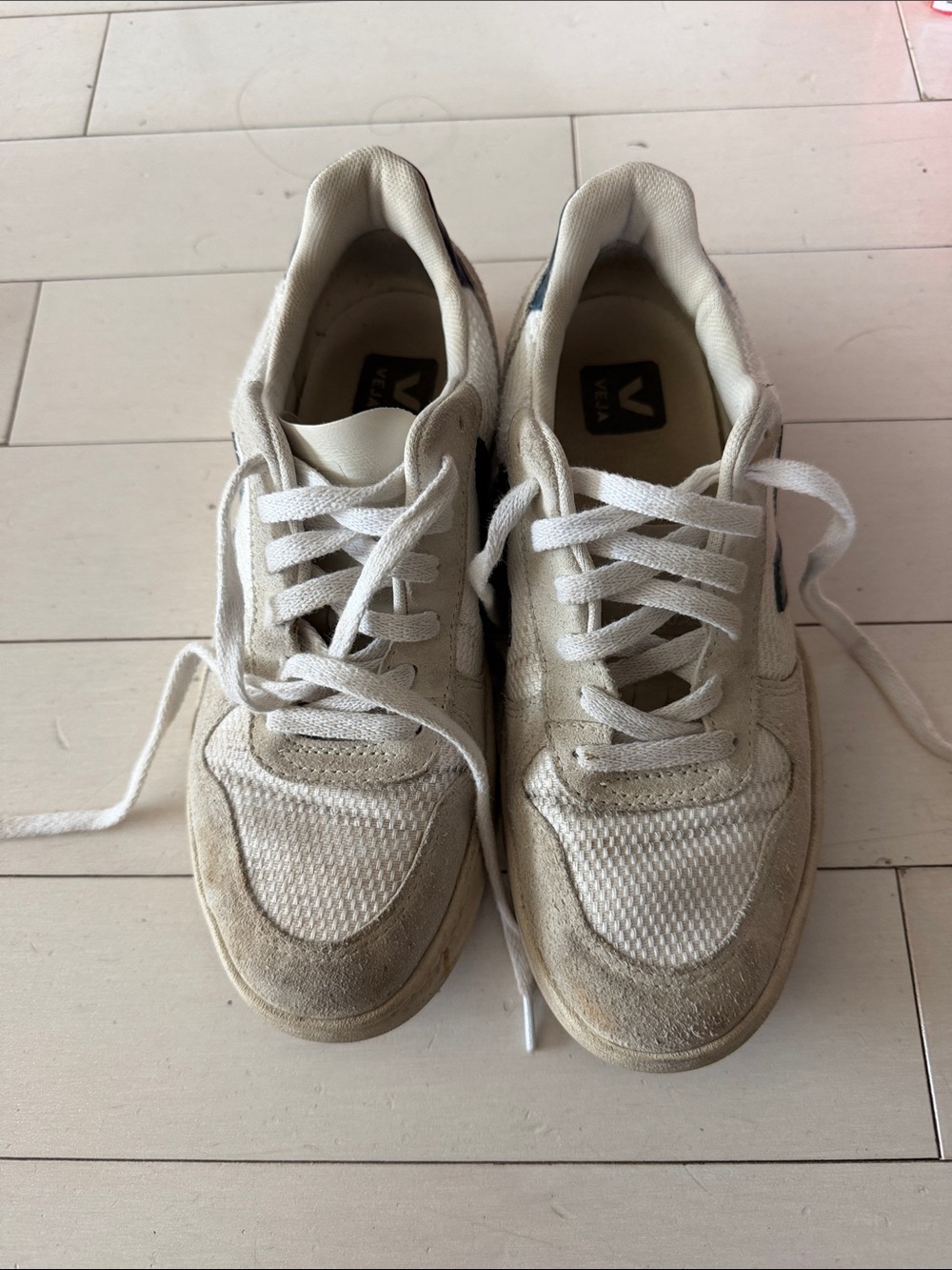 Veja Off-White and Navy Low-Top Sneakers